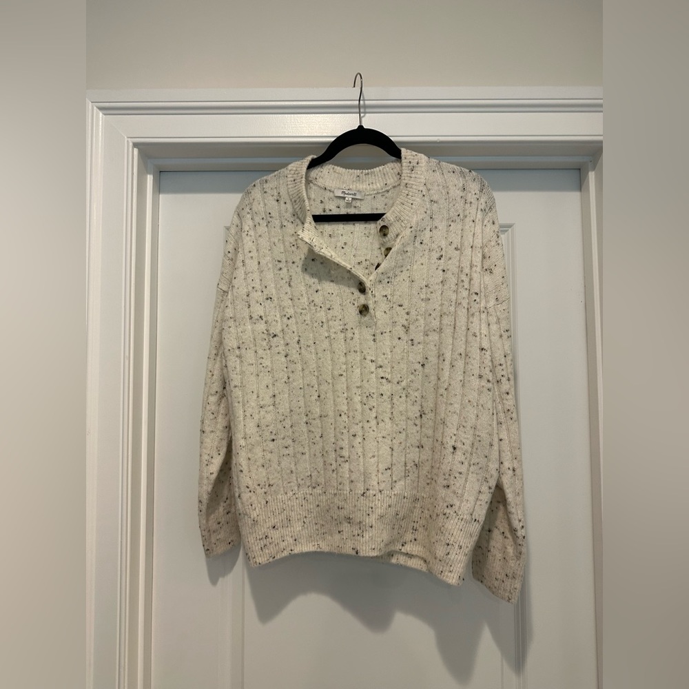 Madewell sweater Size Large….gently worn and in great condition.